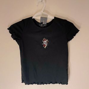 Skull T-shirt with ruffled sleeve
